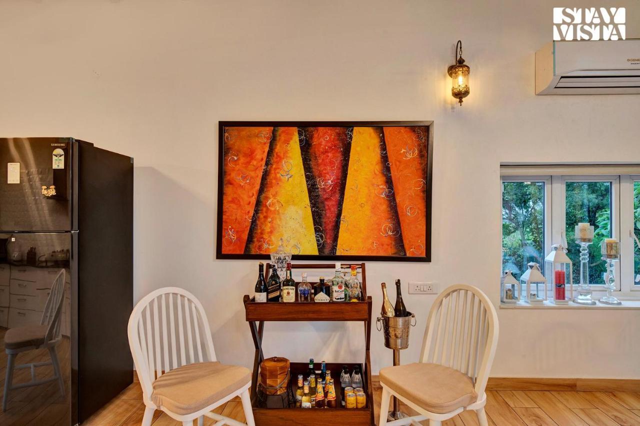 Stayvista At Idyllic Farmhouse - A Glasshouse With Outdoor Pool Gurgaon Eksteriør bilde
