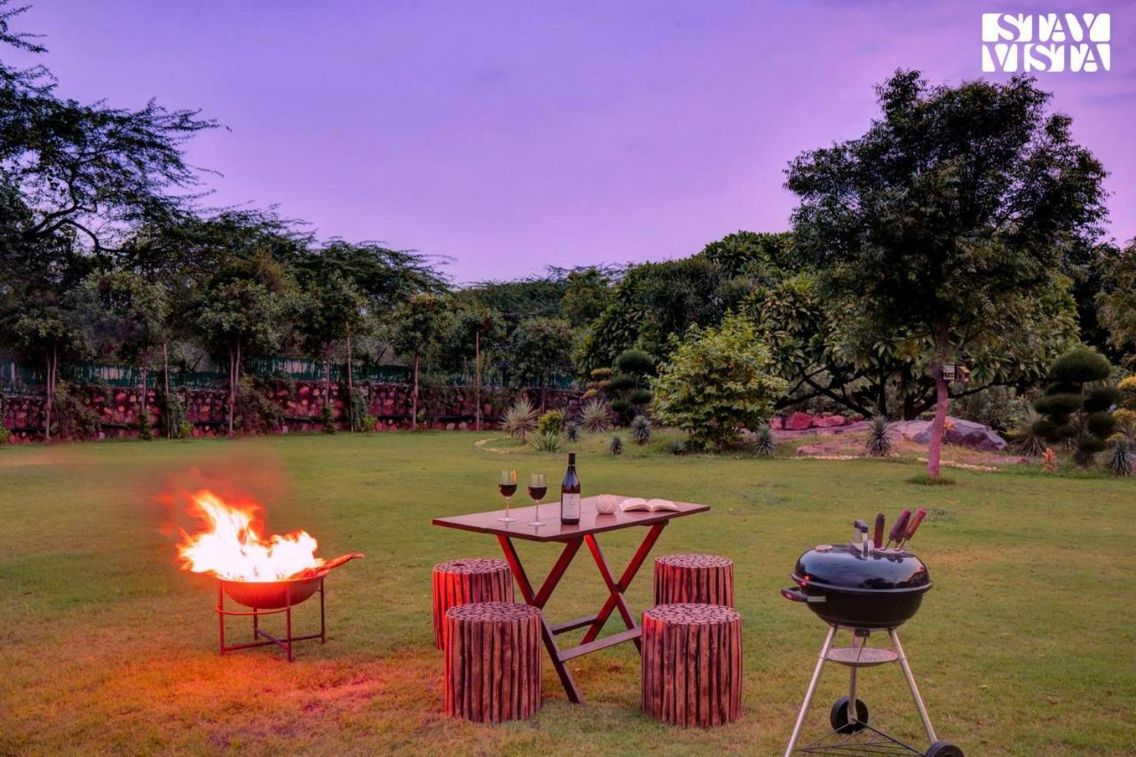 Stayvista At Idyllic Farmhouse - A Glasshouse With Outdoor Pool Gurgaon Eksteriør bilde