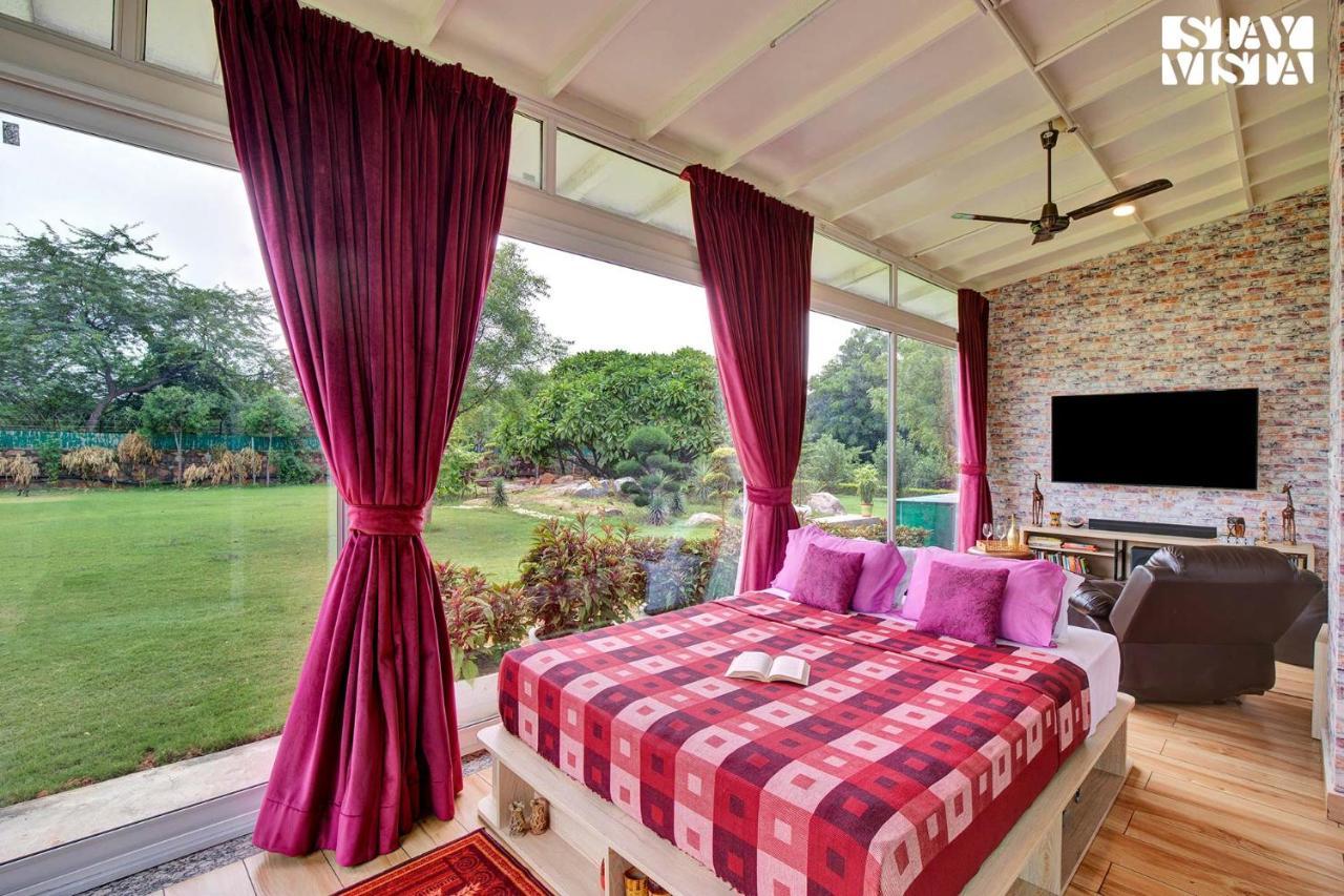 Stayvista At Idyllic Farmhouse - A Glasshouse With Outdoor Pool Gurgaon Eksteriør bilde