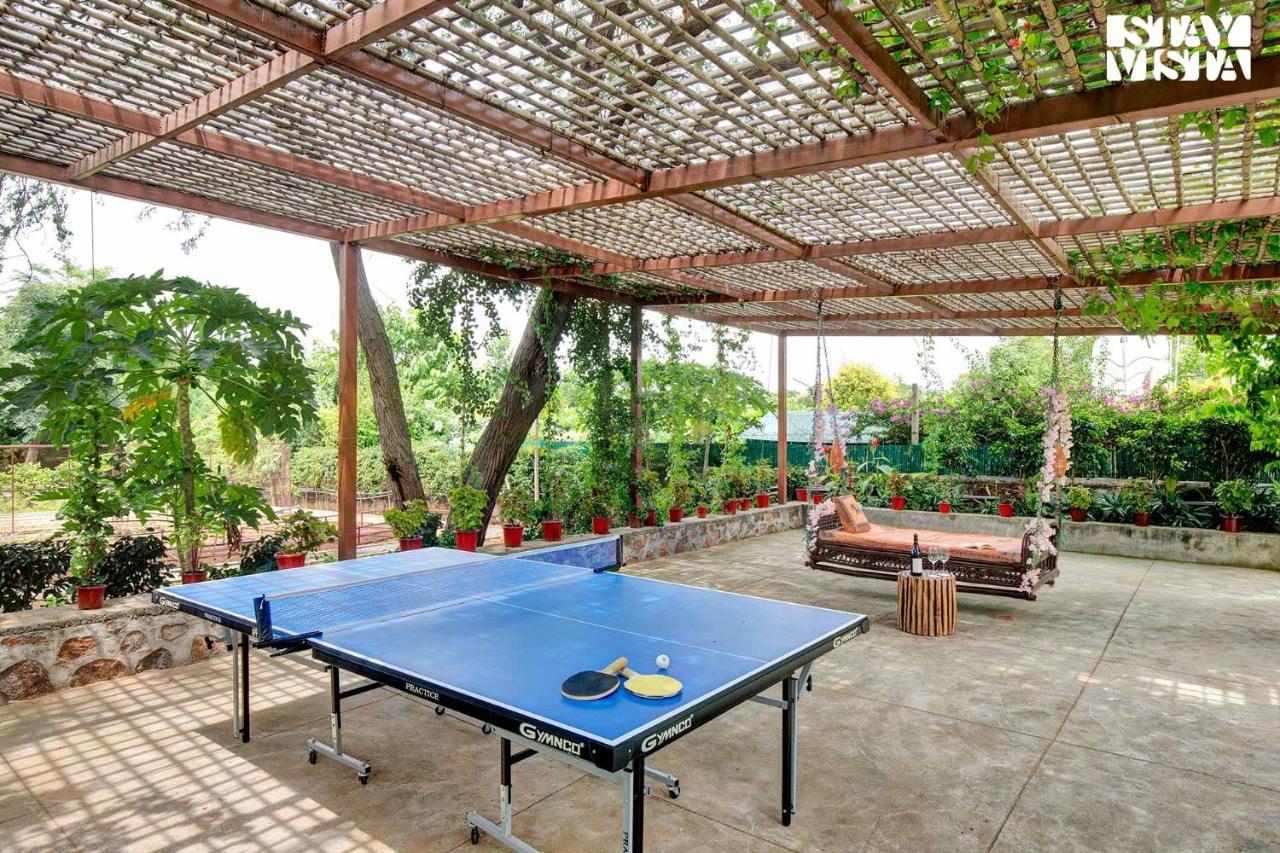 Stayvista At Idyllic Farmhouse - A Glasshouse With Outdoor Pool Gurgaon Eksteriør bilde