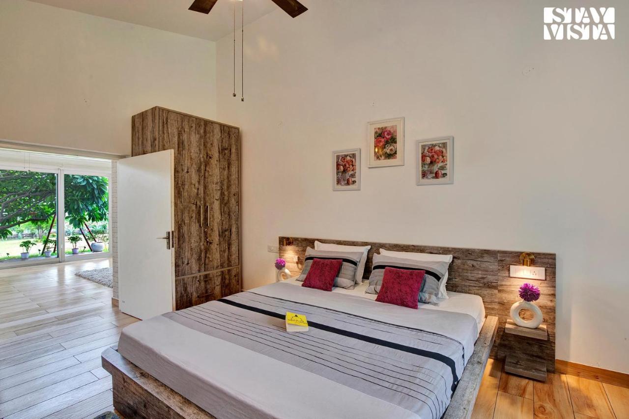 Stayvista At Idyllic Farmhouse - A Glasshouse With Outdoor Pool Gurgaon Eksteriør bilde