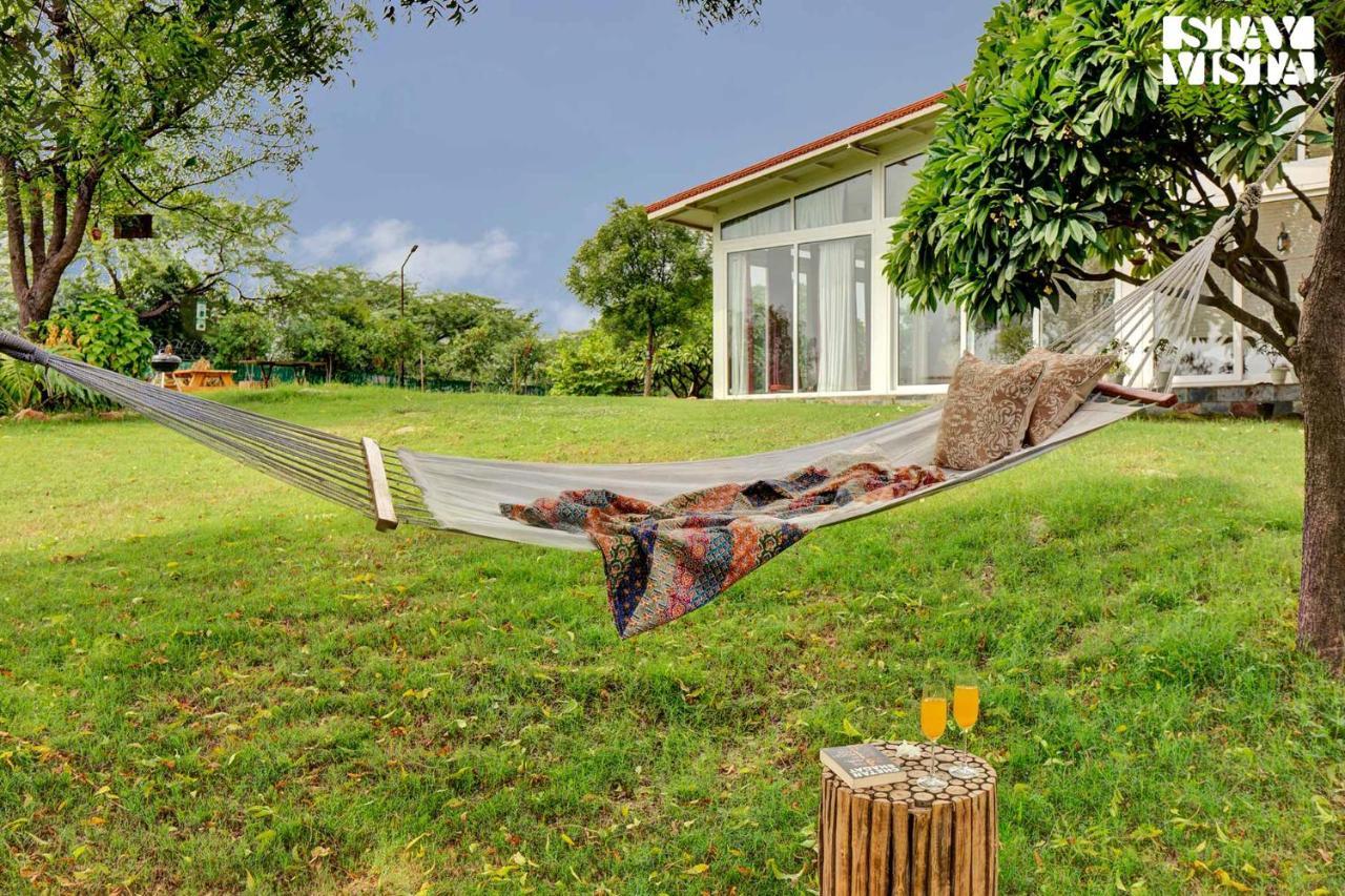 Stayvista At Idyllic Farmhouse - A Glasshouse With Outdoor Pool Gurgaon Eksteriør bilde