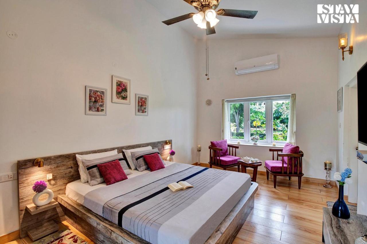 Stayvista At Idyllic Farmhouse - A Glasshouse With Outdoor Pool Gurgaon Eksteriør bilde