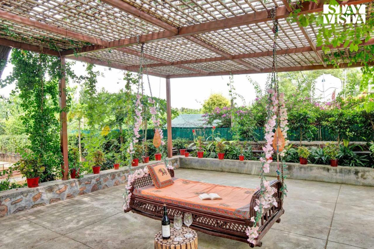 Stayvista At Idyllic Farmhouse - A Glasshouse With Outdoor Pool Gurgaon Eksteriør bilde