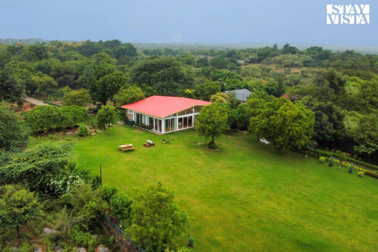 Stayvista At Idyllic Farmhouse - A Glasshouse With Outdoor Pool Gurgaon Eksteriør bilde