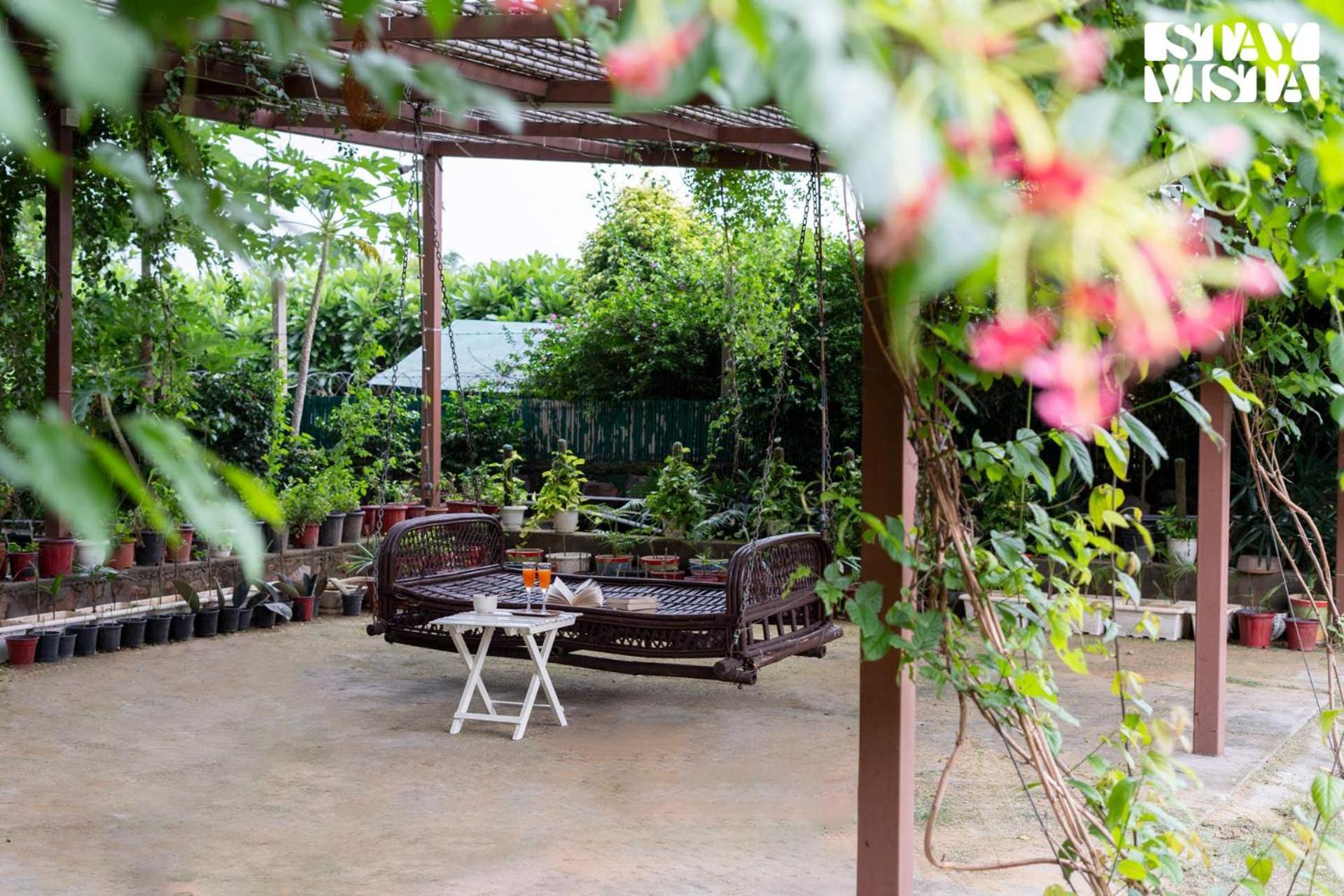 Stayvista At Idyllic Farmhouse - A Glasshouse With Outdoor Pool Gurgaon Eksteriør bilde
