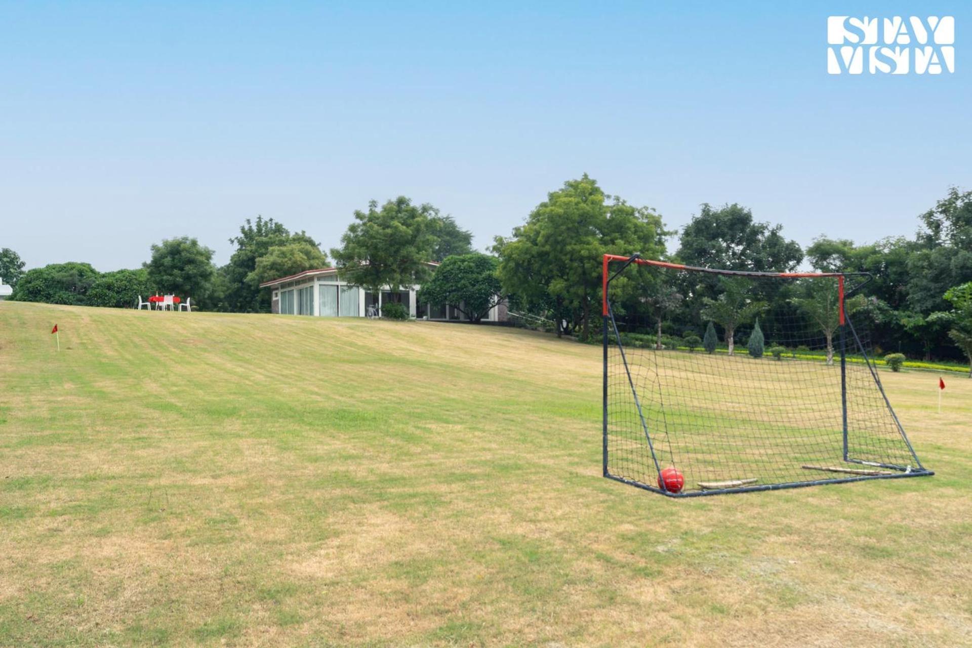 Stayvista At Idyllic Farmhouse - A Glasshouse With Outdoor Pool Gurgaon Eksteriør bilde