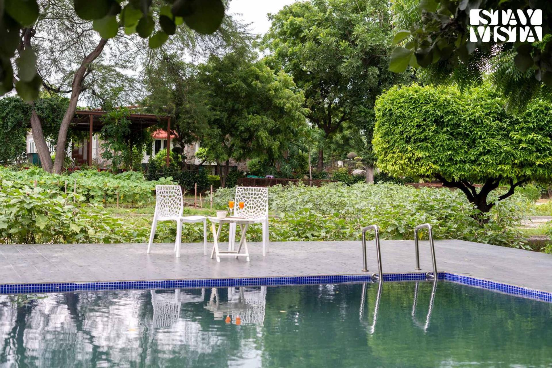 Stayvista At Idyllic Farmhouse - A Glasshouse With Outdoor Pool Gurgaon Eksteriør bilde