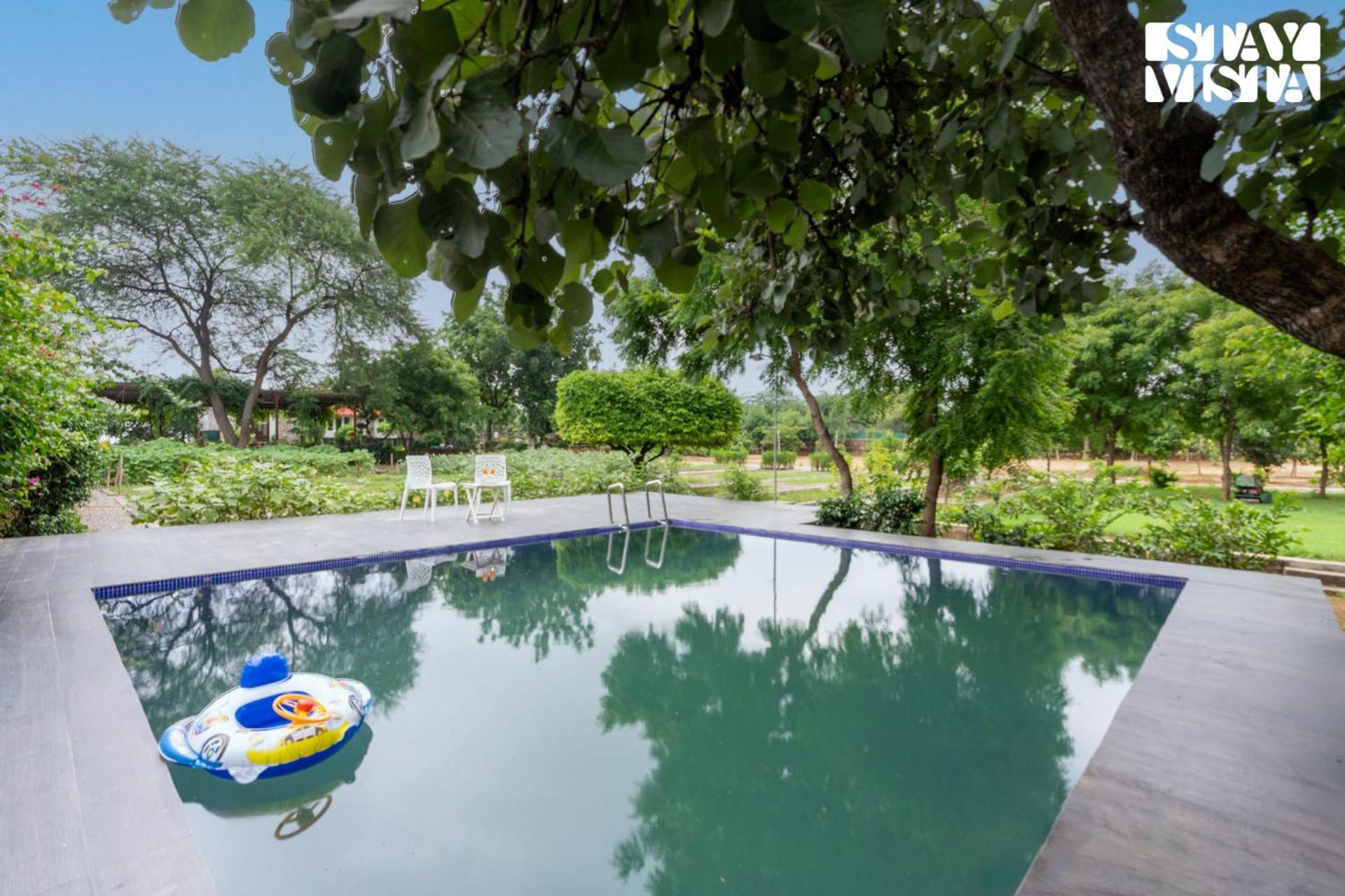 Stayvista At Idyllic Farmhouse - A Glasshouse With Outdoor Pool Gurgaon Eksteriør bilde